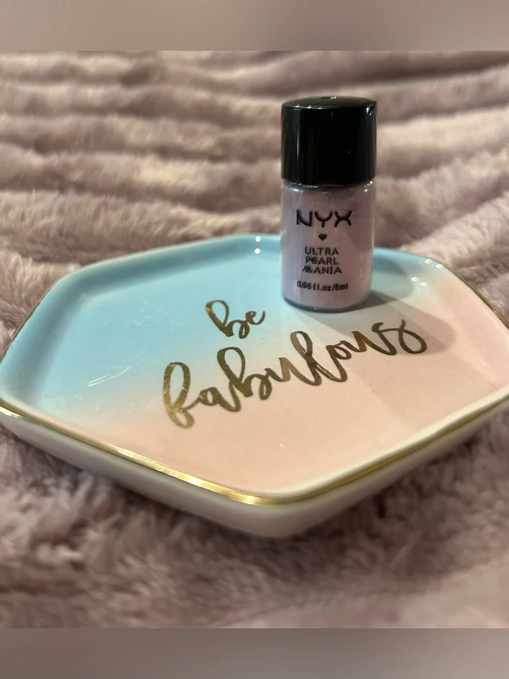 NWT NYX Ultra Pearl Mania Loose Powder Eye Shadow - Lilac Pearl LP15